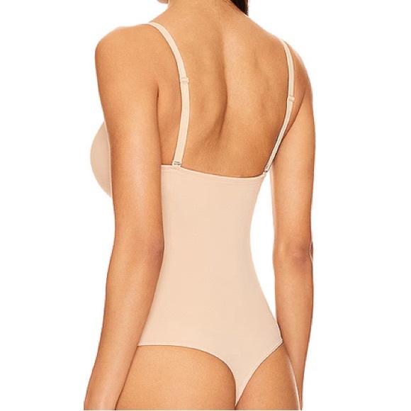 WOLFORD Mat De Luxe Forming Shapewear String Bodysuit in Powder (MEDIUM D) - Picture 2 of 9